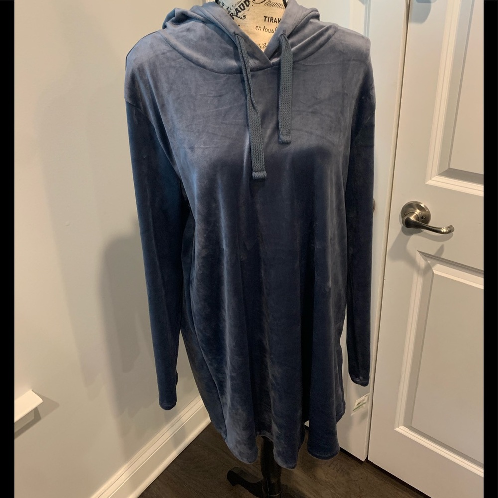 NWT Alfani Intimates Velvet Top